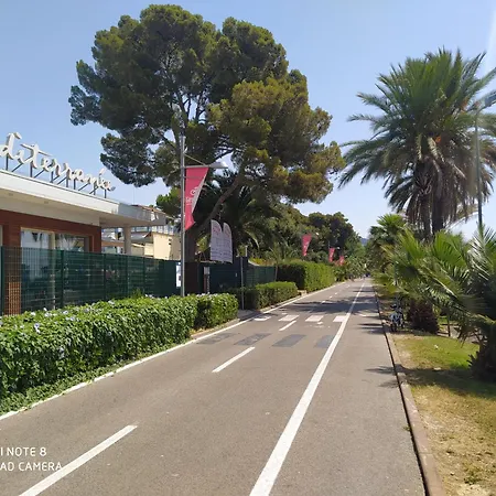 Bilocale Lungomare Con Piscina Roma