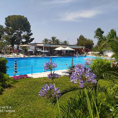Bilocale Lungomare Con Piscina Ρώμη